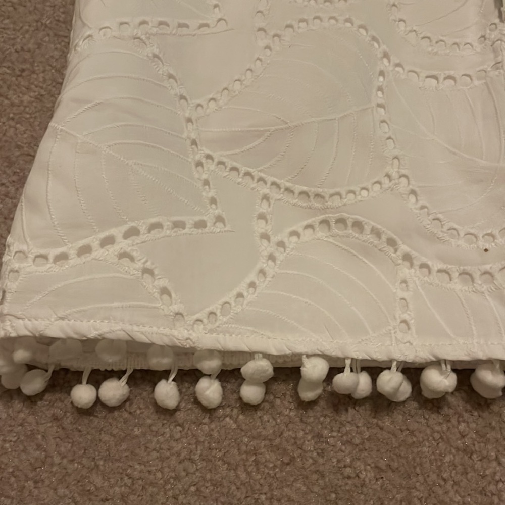 White size 4 Lilly Pulitzer eyelet skort - Picture 2 of 5